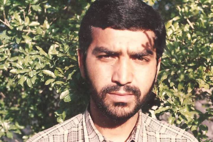 پشت سر محمدرضا کاظمی زاده نماز میخواندم ...