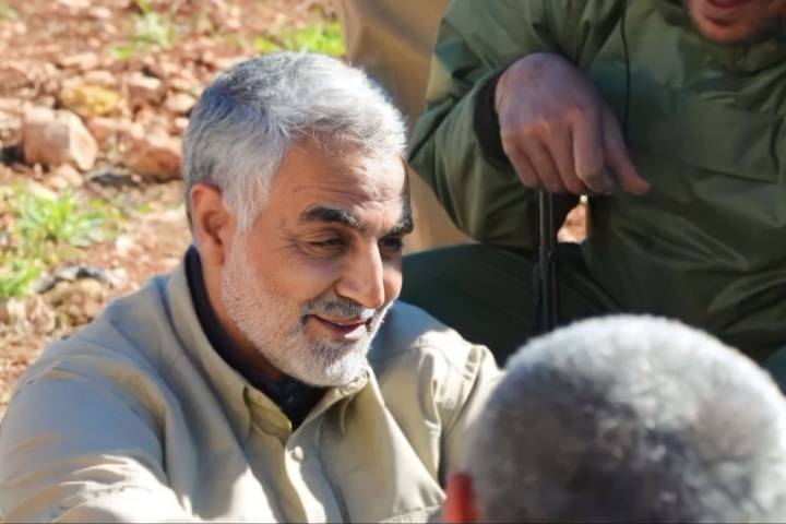 بوسه بر انگشترت زد ماه، ای خورشید عشق...