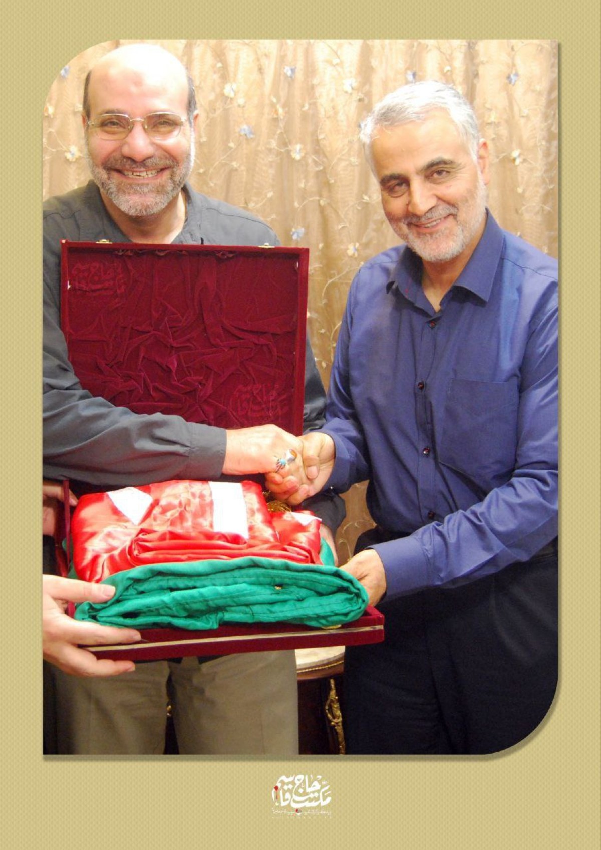 تصویری از شهید حاج قاسم سلیمانی به همراه شهید محمدرضا زاهدی