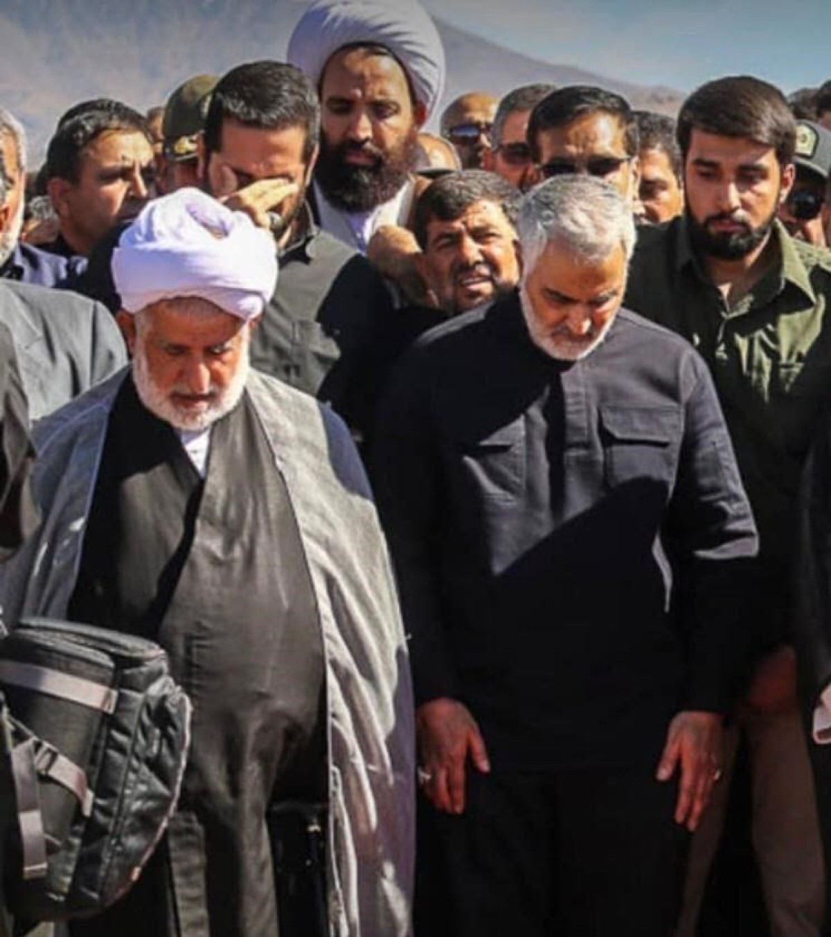 کسانی که عالم را محضر خدا بدانند...