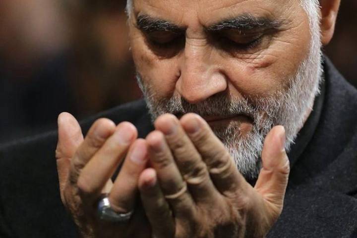 ” أَلسَّلاَمُ عَلَيْكَ مَا كَانَ أَطْوَلَكَ عَلَى الْمُجْرِمِينَ، وَأَهْيَبَكَ فِي صُدُورِ الْمُؤْمِنِينَ! “