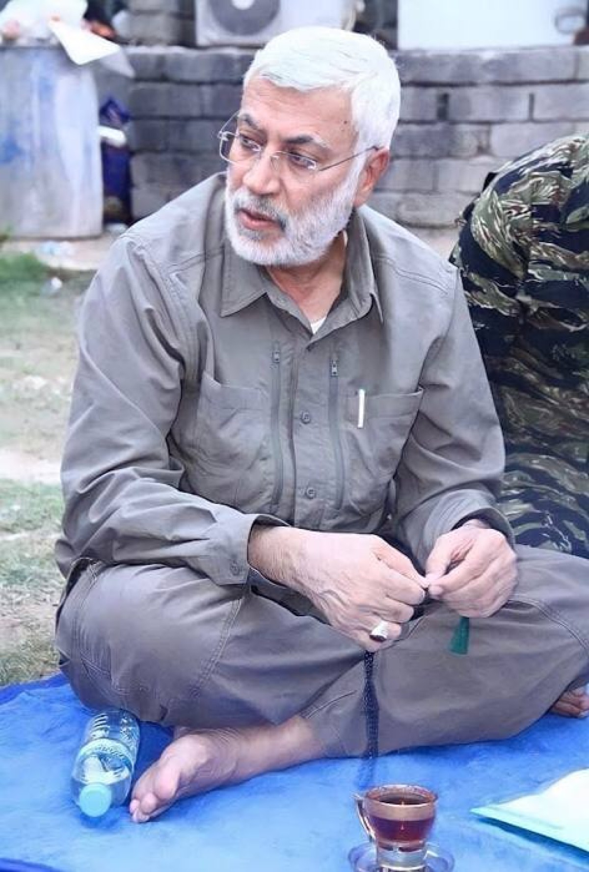 ” أحب التمر مع الشاي “