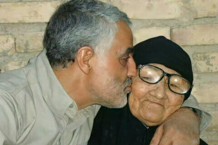 ” عندما کان ينام الحاج قاسم خلف باب المنزل “