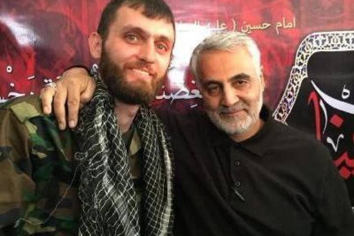 حاج قاسم سلیمانی در کنار اسیر و جانباز مدافع حرم محمدرضا نوری«ابوعباس»