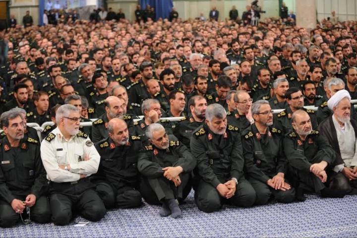 درست پشت سر حاج قاسم نشسته بود همان راه را هم رفت...