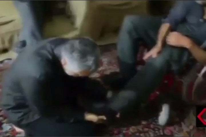 کمک حاج قاسم به یک برادر جانباز